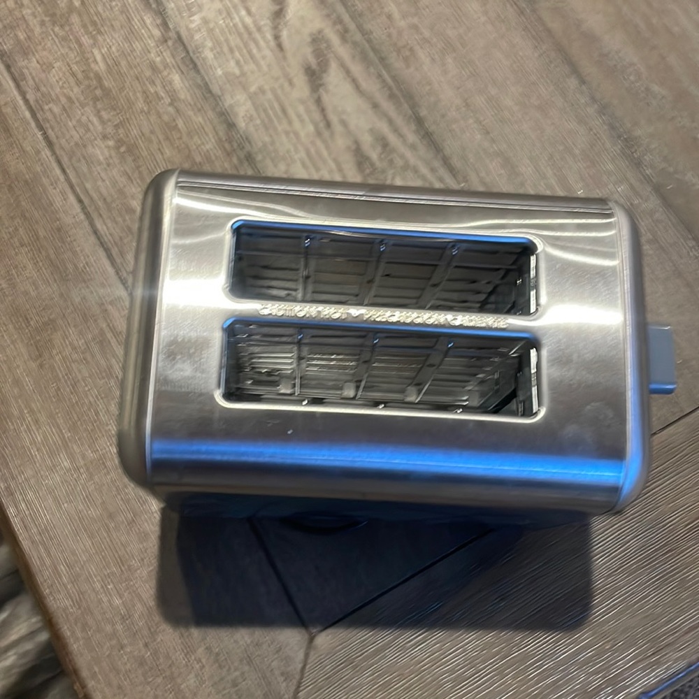 Bella toaster! Barely ever used, got a new one as a wedding gift! $15